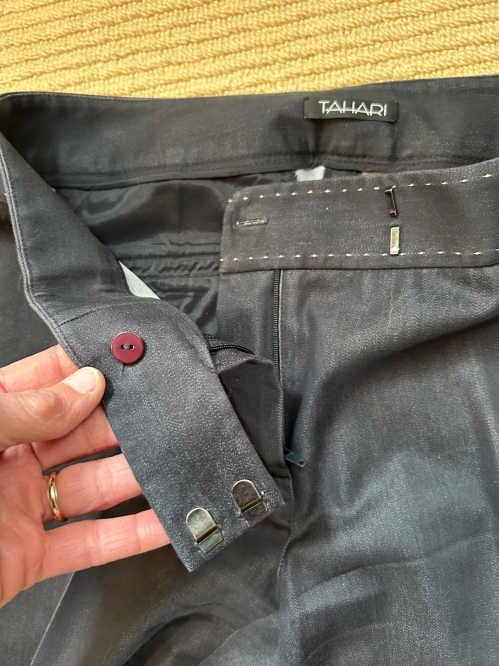 Tahari dress slacks. Sz 4 cotton. - Picture 8 of 8